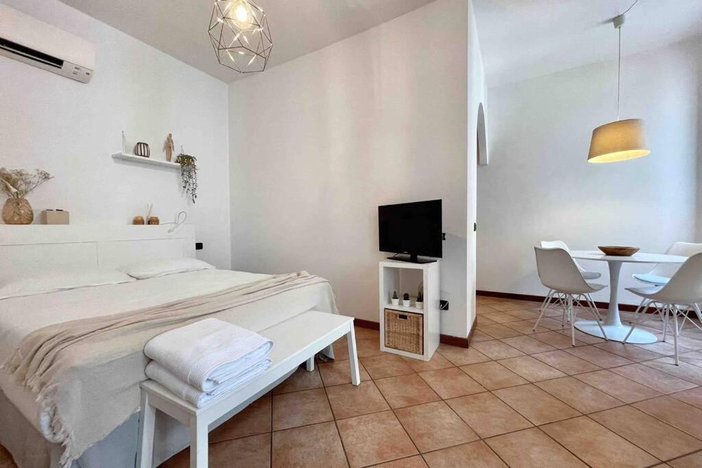 מאנטובה Unconventional Apartment: Centro Storico Con Bici מראה חיצוני תמונה